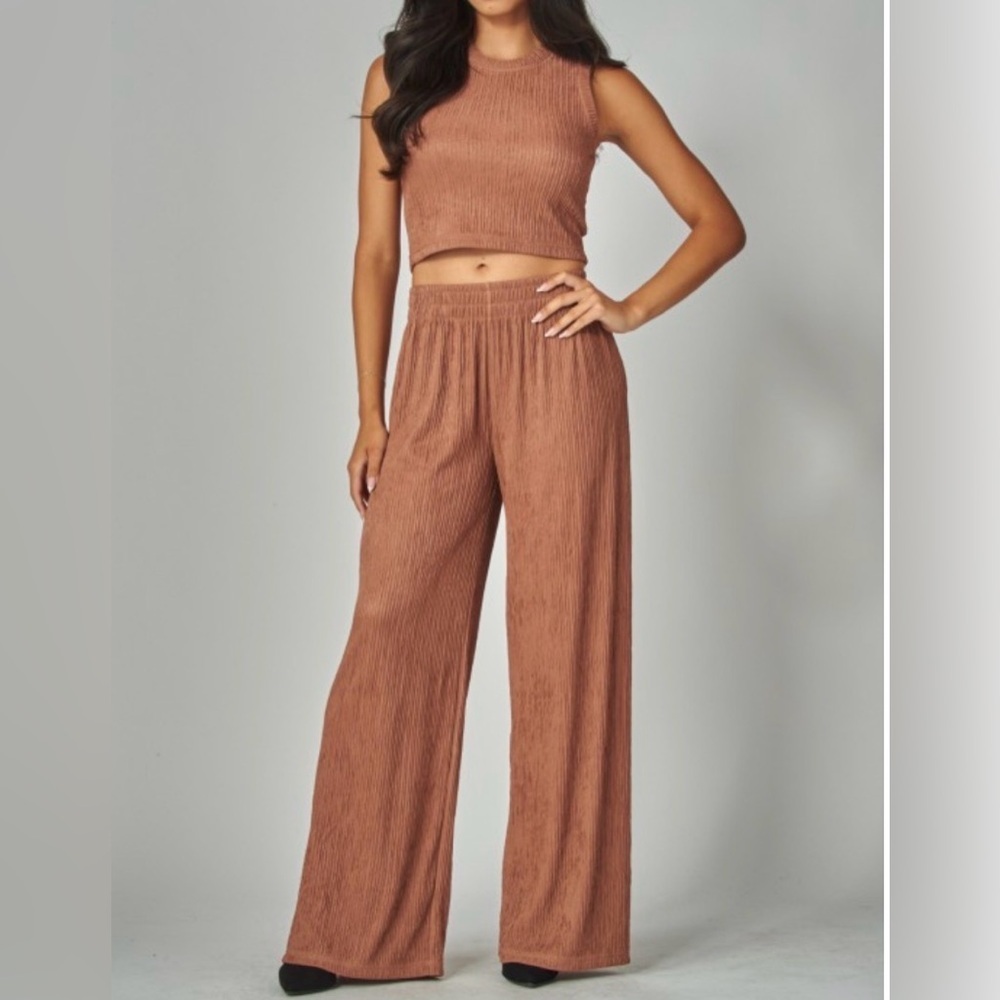 Love poem Mocha Crinkled Plissé Sleeveless Cropped Lounge Set Wide Leg Pants NWT - Picture 2 of 4